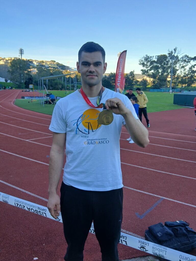 Simão Duarte com a medalha